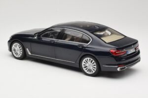 BMW 750Li F02 Imperial Blue Paragon 1:18 80432405586 Pressofusione — immagine 7 di 8