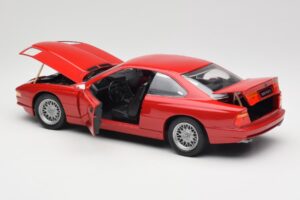 BMW 850Ci E31 Brilliant Red Revell 1:18 8827 Pressofusione — immagine 5 di 8