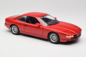 BMW 850Ci E31 Brilliant Red Revell 1:18 8827 Pressofusione — immagine 6 di 8