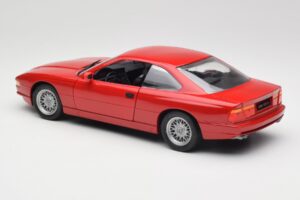 BMW 850Ci E31 Brilliant Red Revell 1:18 8827 Pressofusione — immagine 7 di 8