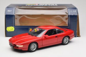BMW 850Ci E31 Brilliant Red Revell 1:18 8827 Pressofusione — immagine 8 di 8