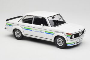 BMW Alpina 2002 E10 Turbo Bianco MCG 1:18 MCG18409-R Pressofusione — immagine 4 di 6