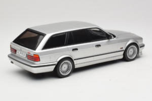 BMW Alpina B10 E34 4.6 Touring Argento MCG 1:18 MCG18332MCW Pressofusione — immagine 2 di 6