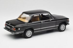 BMW 2002 L E10 Nero AUTOart 1:18 70603 Pressofusione — immagine 3 di 8