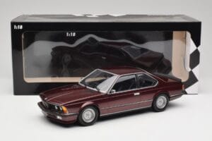 BMW 635 CSi E24 Karmesinrot Metallic Minichamps 1:18 155028105 Pressofusione — immagine 6 di 6