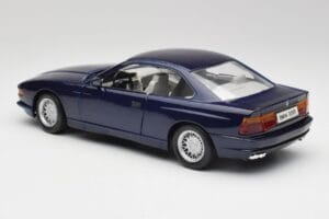 BMW E31 850i Mauritius Blu Maisto 1:18 438813100299 Pressofusione — immagine 7 di 8