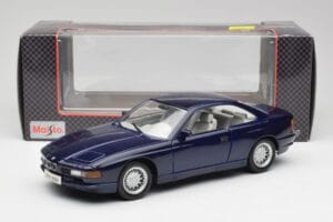 BMW E31 850i Mauritius Blu Maisto 1:18 438813100299 Pressofusione — immagine 8 di 8