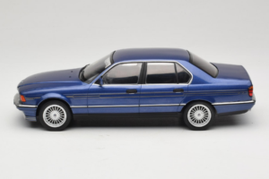BMW Alpina B11 E32 3.5 Metallic Blue MCG 1:18 MCG18232 Pressofusione — immagine 3 di 6