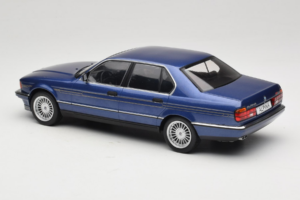 BMW Alpina B11 E32 3.5 Metallic Blue MCG 1:18 MCG18232 Pressofusione — immagine 5 di 6
