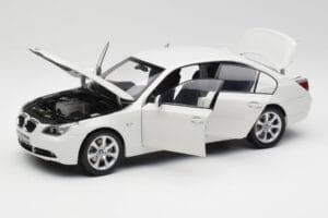 BMW E60 545i Alpine Bianco Kyosho 1:18 08591W Pressofusione — immagine 2 di 8