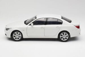 BMW E60 545i Alpine Bianco Kyosho 1:18 08591W Pressofusione — immagine 4 di 8
