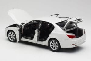 BMW E60 545i Alpine Bianco Kyosho 1:18 08591W Pressofusione — immagine 5 di 8