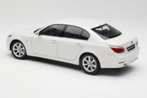 BMW E60 545i Alpine Bianco Kyosho 1:18 08591W Pressofusione — immagine 7 di 8