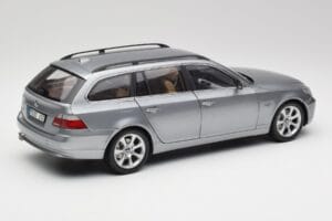 BMW 545i E61 Touring Grigio Chiaro Kyosho 1:18 80430308414 Pressofusione — immagine 3 di 8