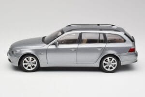 BMW 545i E61 Touring Grigio Chiaro Kyosho 1:18 80430308414 Pressofusione — immagine 4 di 8