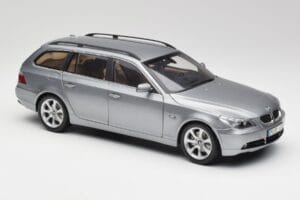 BMW 545i E61 Touring Grigio Chiaro Kyosho 1:18 80430308414 Pressofusione — immagine 6 di 8