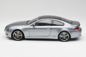 BMW M6 E63 Silver Grigio Kyosho 1:18 08703GR Pressofusione — immagine 4 di 8