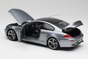 BMW M6 E63 Silver Grigio Kyosho 1:18 08703GR Pressofusione — immagine 5 di 8