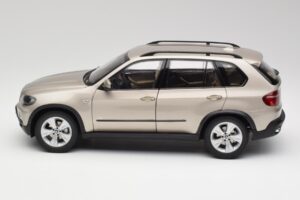 BMW X5 E70 4.8i Platinum Bronzo Metallizzato Kyosho 1:18 80430413413 Pressofusione — immagine 4 di 8