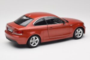 BMW 1 E82 Coupé Arancione Kyosho 1:18 80430427064 Pressofusione — immagine 3 di 8