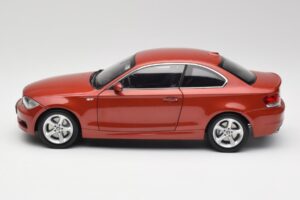 BMW 1 E82 Coupé Arancione Kyosho 1:18 80430427064 Pressofusione — immagine 4 di 8