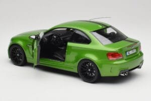 BMW Serie 1 E82 Coupe Taiga Green Metallic Minichamps 1:18 110020024 Pressofusione — immagine 5 di 8