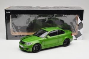 BMW Serie 1 E82 Coupe Taiga Green Metallic Minichamps 1:18 110020024 Pressofusione — immagine 8 di 8