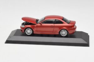 BMW 1M E82 Arancione Minichamps 1:43 413020023 Pressofusione — immagine 4 di 5