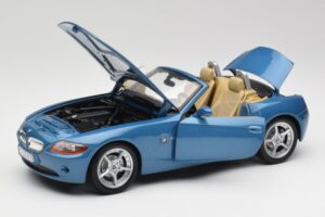 BMW Z4 E85 Maldives Blue Bburago 1:18 34046BLUE Pressofusione — immagine 2 di 8