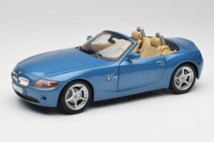 BMW Z4 E85 Maldives Blue Bburago 1:18 34046BLUE Pressofusione