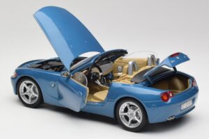 BMW Z4 E85 Maldives Blue Bburago 1:18 34046BLUE Pressofusione — immagine 5 di 8