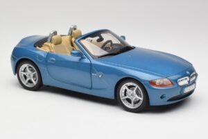 BMW Z4 E85 Maldives Blue Bburago 1:18 34046BLUE Pressofusione — immagine 6 di 8