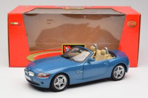BMW Z4 E85 Maldives Blue Bburago 1:18 34046BLUE Pressofusione — immagine 8 di 8