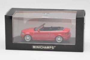 BMW Serie 1 E88 Cabriolet Rosso Cremisi Minichamps 1:43 431026230 Pressofusione — immagine 4 di 5