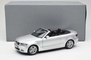 BMW 135i E88 Cabriolet Titan Argento Kyosho 1:18 80430427021 Pressofusione — immagine 8 di 8