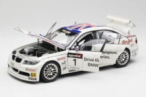 BMW E90 320si #1 A. Priaulx WTCC Champion 2006 Kyosho 1:18 80430429067 Pressofusione — immagine 2 di 8