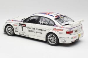 BMW E90 320si #1 A. Priaulx WTCC Champion 2006 Kyosho 1:18 80430429067 Pressofusione — immagine 7 di 8