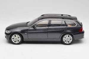 BMW 330i E91 Touring Grigio Scuro Kyosho 1:18 80430394360 Pressofusione — immagine 4 di 8
