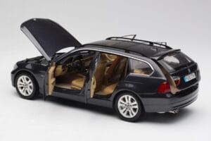 BMW 330i E91 Touring Grigio Scuro Kyosho 1:18 80430394360 Pressofusione — immagine 5 di 8