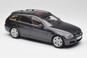 BMW 330i E91 Touring Grigio Scuro Kyosho 1:18 80430394360 Pressofusione — immagine 6 di 8