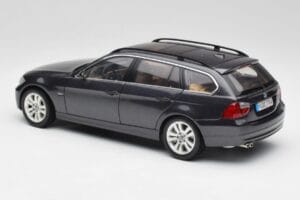 BMW 330i E91 Touring Grigio Scuro Kyosho 1:18 80430394360 Pressofusione — immagine 7 di 8