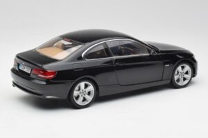 BMW 3 E92 Coupé Nero Kyosho 1:18 80430407222 Pressofusione — immagine 3 di 8