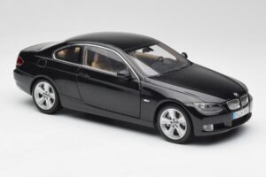 BMW 3 E92 Coupé Nero Kyosho 1:18 80430407222 Pressofusione — immagine 6 di 8