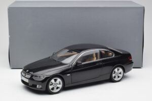 BMW 3 E92 Coupé Nero Kyosho 1:18 80430407222 Pressofusione — immagine 8 di 8