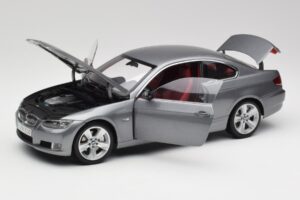 BMW 330i E92 Coupé Grigio Metallizzato Kyosho 1:18 80430407220 Pressofusione — immagine 2 di 8