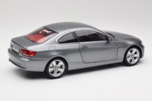 BMW 330i E92 Coupé Grigio Metallizzato Kyosho 1:18 80430407220 Pressofusione — immagine 3 di 8