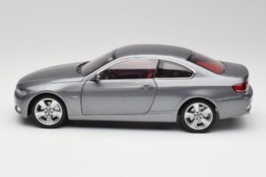 BMW 330i E92 Coupé Grigio Metallizzato Kyosho 1:18 80430407220 Pressofusione — immagine 4 di 8