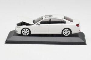 BMW 750Li F02 Bianco Minichamps 1:43 80420445201 Pressofusione — immagine 4 di 5