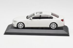 BMW 750Li F02 Bianco Minichamps 1:43 80420445201 Pressofusione
