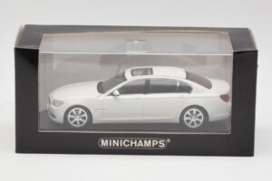 BMW 750Li F02 Bianco Minichamps 1:43 80420445201 Pressofusione — immagine 5 di 5
